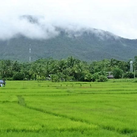 Bed and Breakfast Jamjuree Garden Ban Thung Ma Nieo Екстер'єр фото