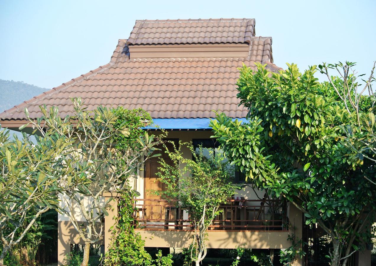 Bed and Breakfast Jamjuree Garden Ban Thung Ma Nieo Екстер'єр фото